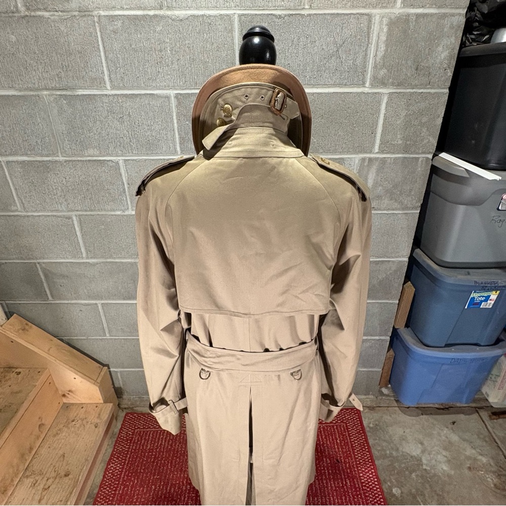 Burberry trench coat. - Picture 6 of 14